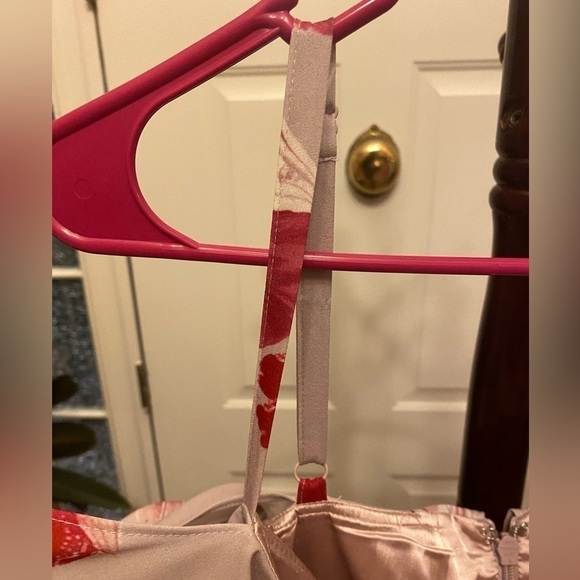 NWOT CITY CHIC FLORAL COLD SHOULDER DRESS SIZE L/20 - Picture 3 of 9